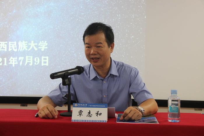 3、覃志和院长讲话.JPG